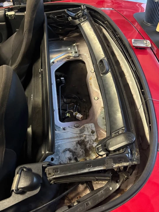 2001 Mazda NB MX-5 Miata - Image 3 of 10