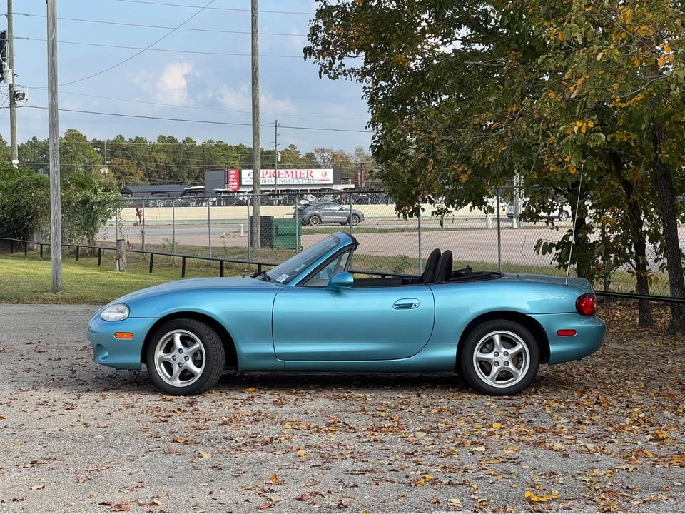 2001 Mazda NB MX-5 Miata - Image 2 of 16