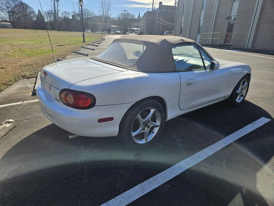 2001 Mazda NB MX-5 Miata - Image 2 of 15