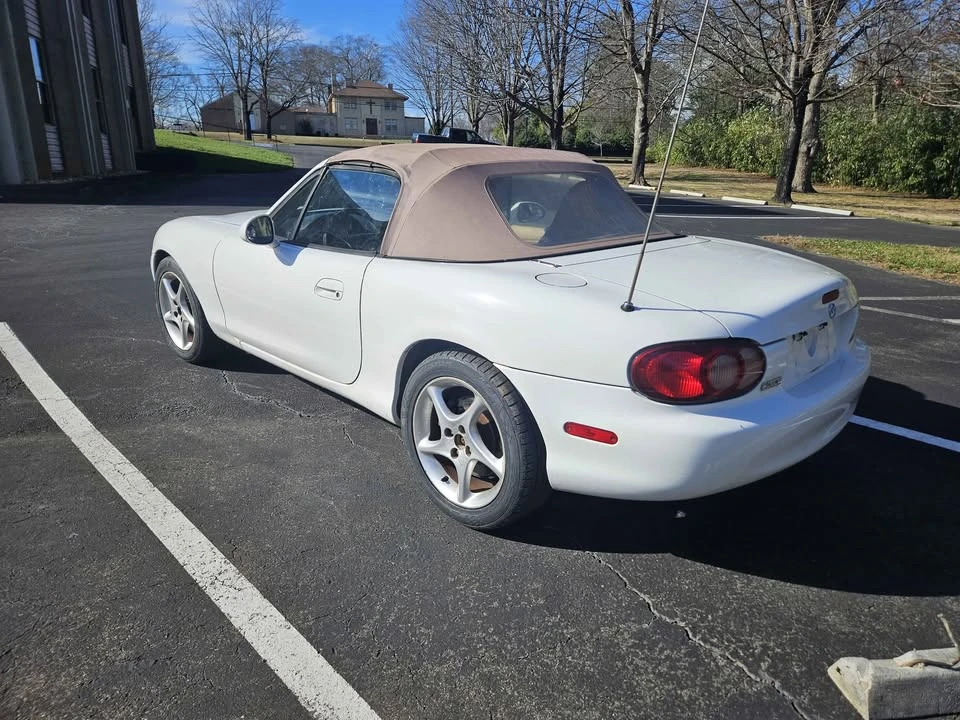 2001 Mazda NB MX-5 Miata - Image 4 of 15