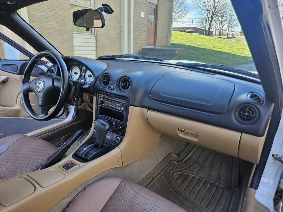 2001 Mazda NB MX-5 Miata - Image 11 of 15