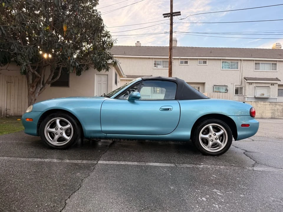 2001 Mazda NB MX-5 Miata - Image 2 of 18