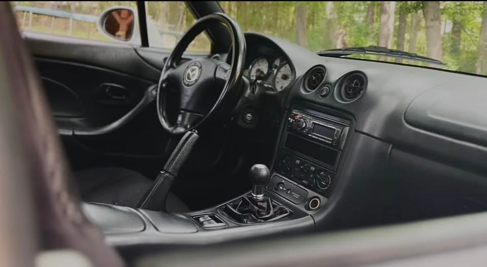 2001 Mazda NB MX-5 Miata - Image 8 of 11