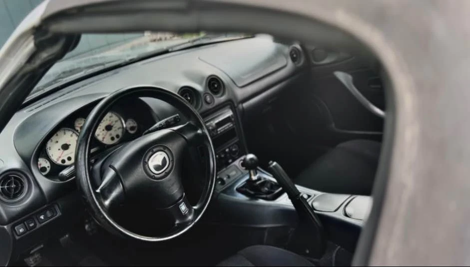 2001 Mazda NB MX-5 Miata - Image 9 of 11