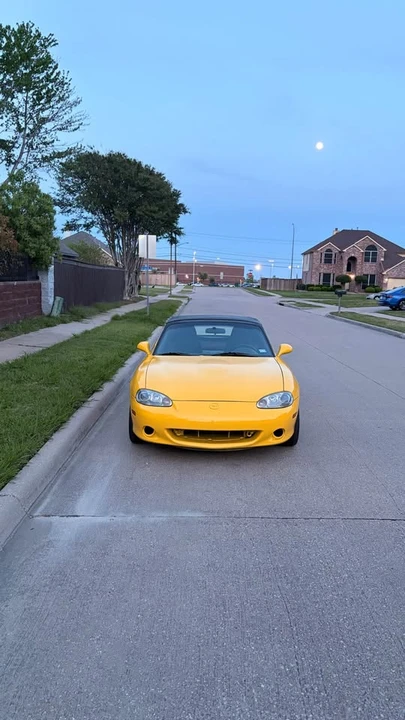 2001 Mazda NB MX-5 Miata - Image 2 of 18