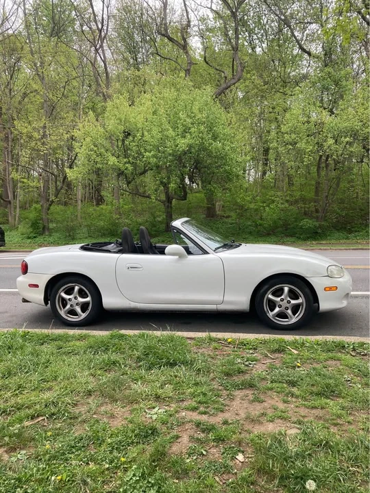 2001 Mazda NB MX-5 Miata - Image 3 of 14