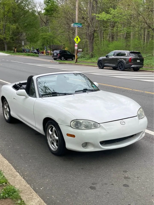 2001 Mazda NB MX-5 Miata - Image 4 of 14