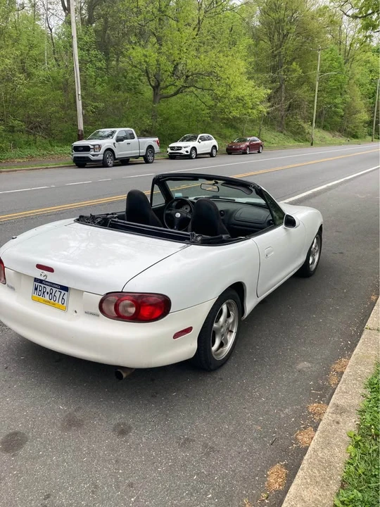2001 Mazda NB MX-5 Miata - Image 5 of 14