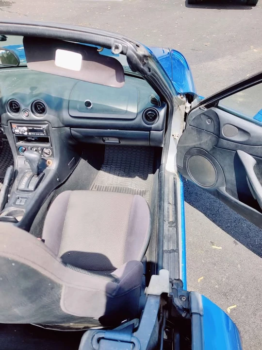 2001 Mazda NB MX-5 Miata - Image 14 of 14
