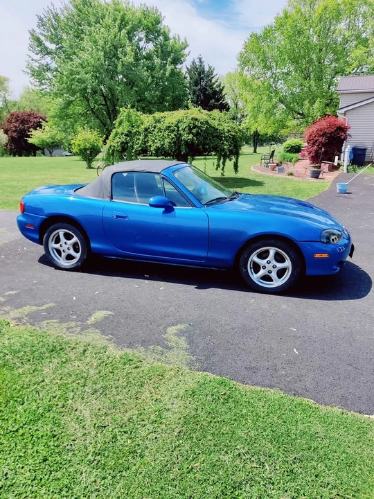 2001 Mazda NB MX-5 Miata - Image 2 of 14