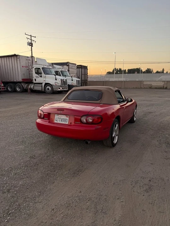 2001 Mazda NB MX-5 Miata - Image 4 of 5