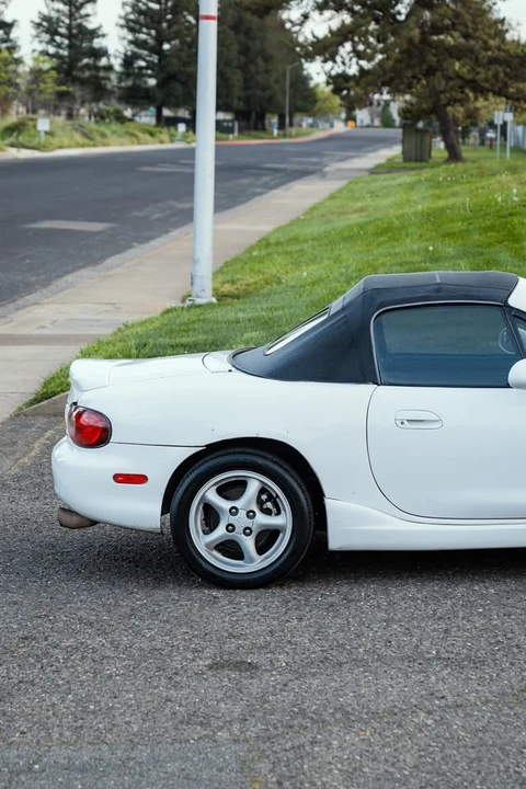 2001 Mazda NB MX-5 Miata - Image 6 of 20