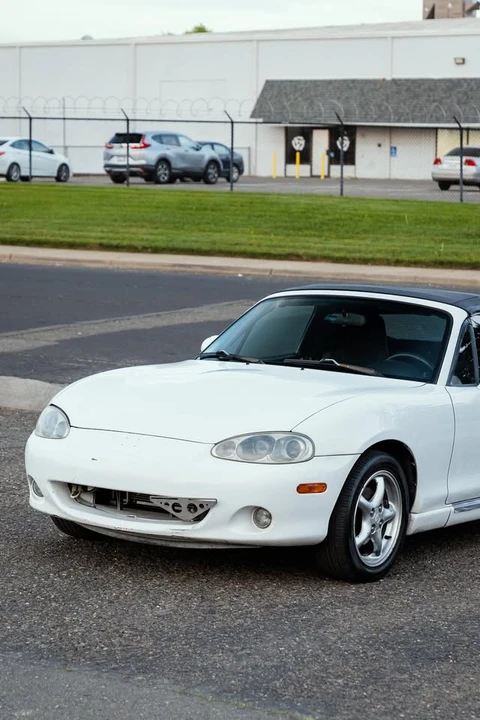 2001 Mazda NB MX-5 Miata - Image 2 of 20