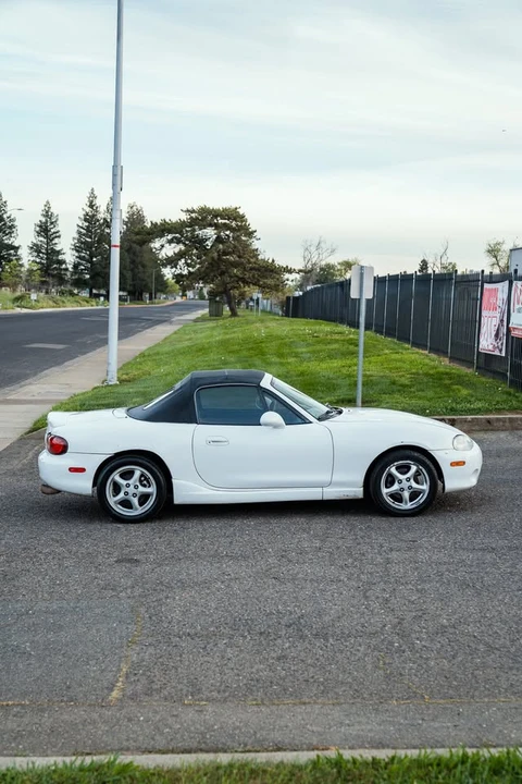 2001 Mazda NB MX-5 Miata - Image 12 of 20
