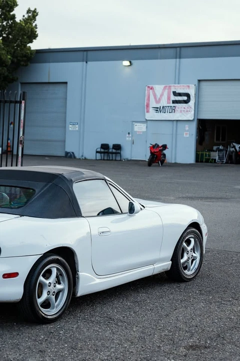 2001 Mazda NB MX-5 Miata - Image 17 of 20