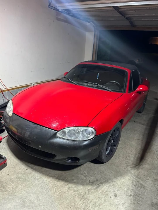 2001 Mazda NB MX-5 Miata - Image 2 of 10