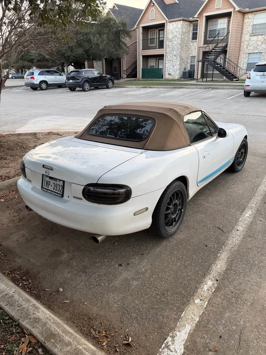 2001 Mazda NB MX-5 Miata - Image 2 of 4