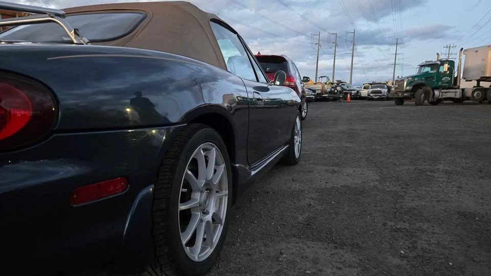 2001 Mazda NB MX-5 Miata - Image 4 of 11