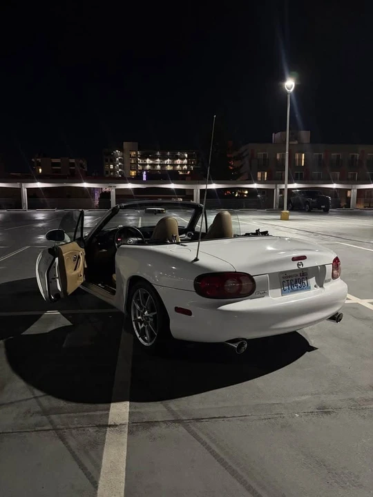 2001 Mazda NB MX-5 Miata - Image 9 of 10