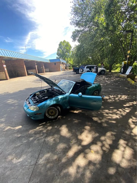 2001 Mazda NB MX-5 Miata - Image 2 of 16