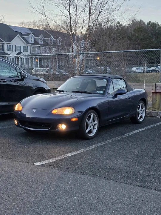 2001 Mazda NB MX-5 Miata - Image 2 of 18