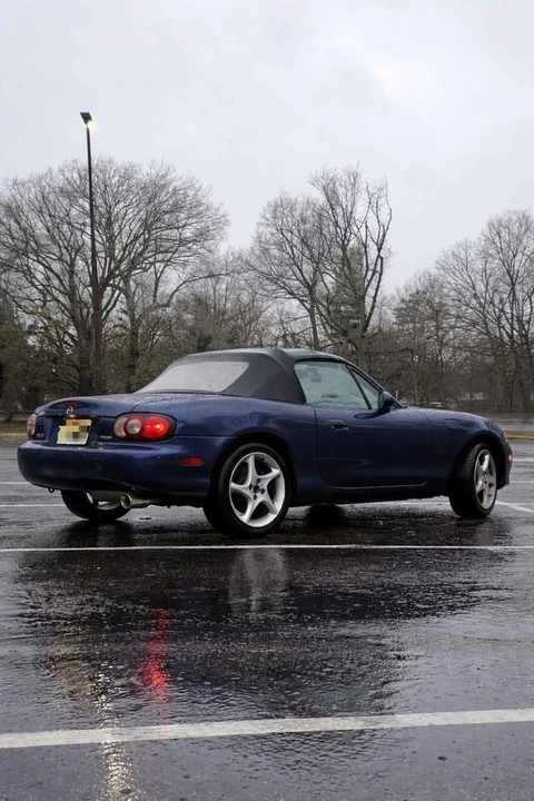 2001 Mazda NB MX-5 Miata - Image 2 of 13