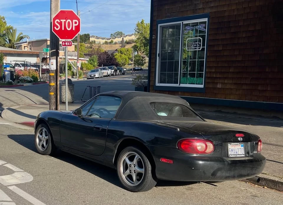 2001 Mazda NB MX-5 Miata - Image 5 of 9