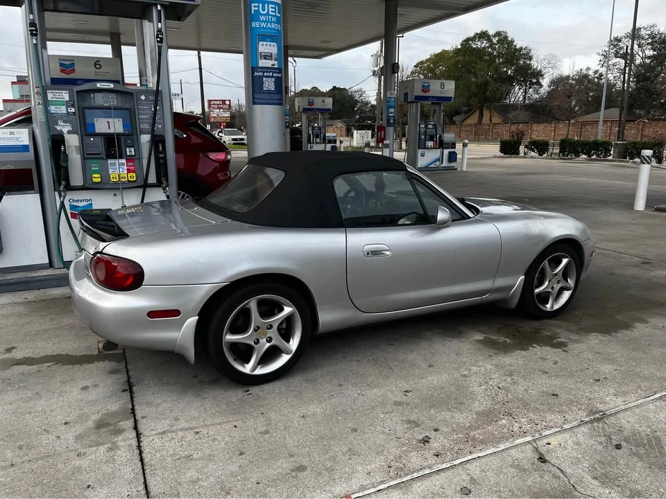 2001 Mazda NB MX-5 Miata - Image 2 of 10