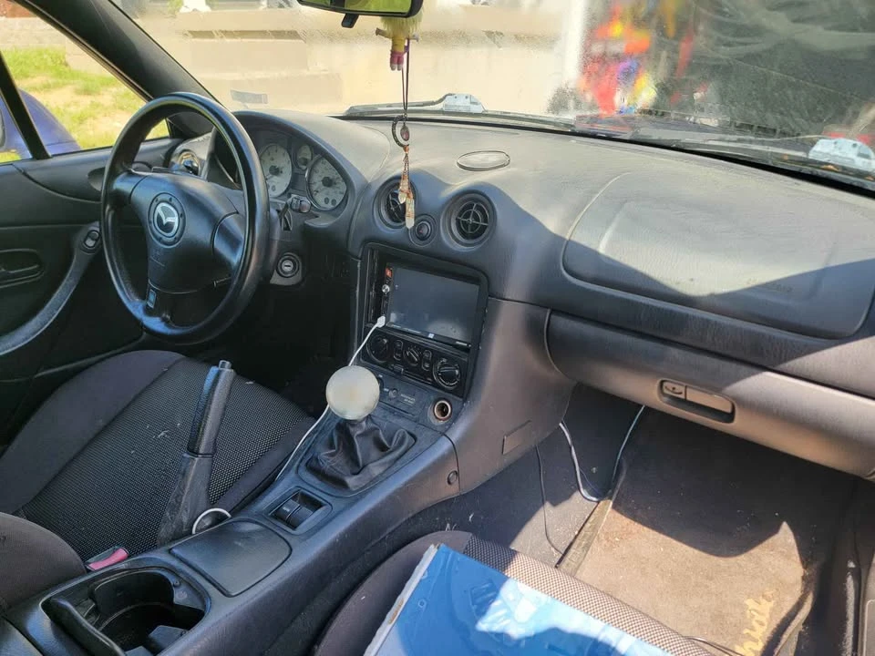 2001 Mazda NB MX-5 Miata - Image 5 of 11