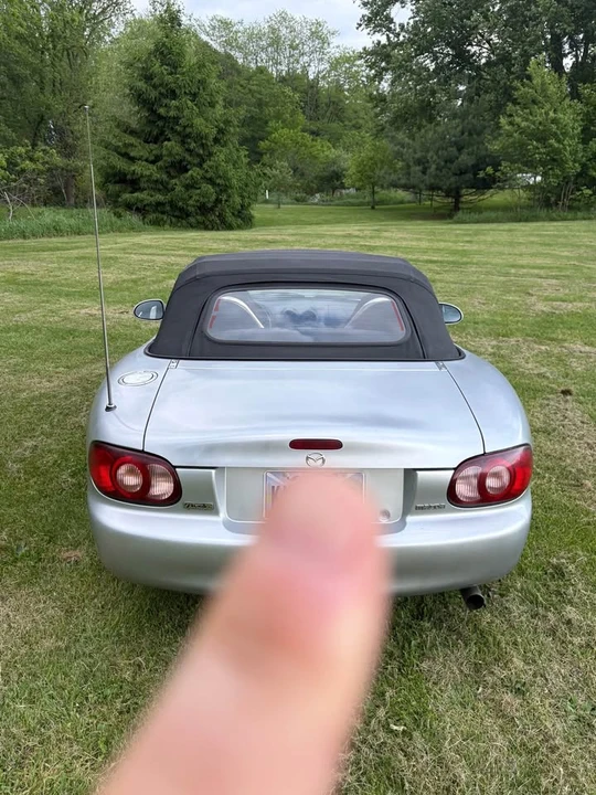 2001 Mazda NB MX-5 Miata - Image 5 of 16