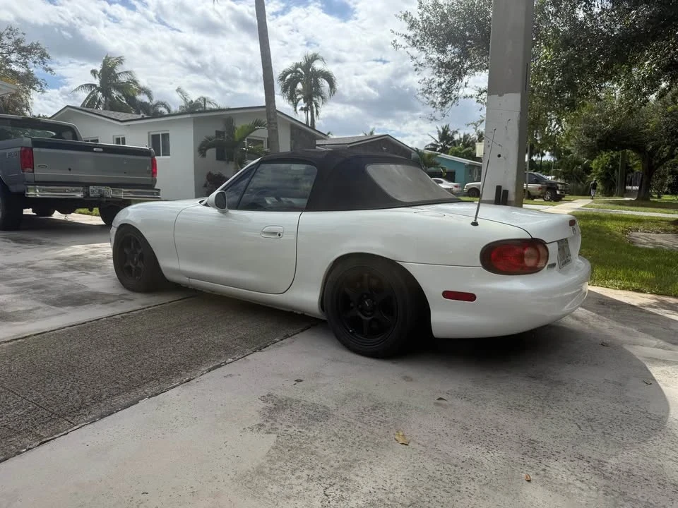 2001 Mazda NB MX-5 Miata - Image 5 of 9