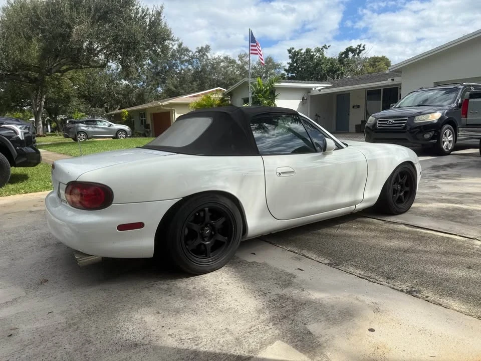 2001 Mazda NB MX-5 Miata - Image 2 of 9