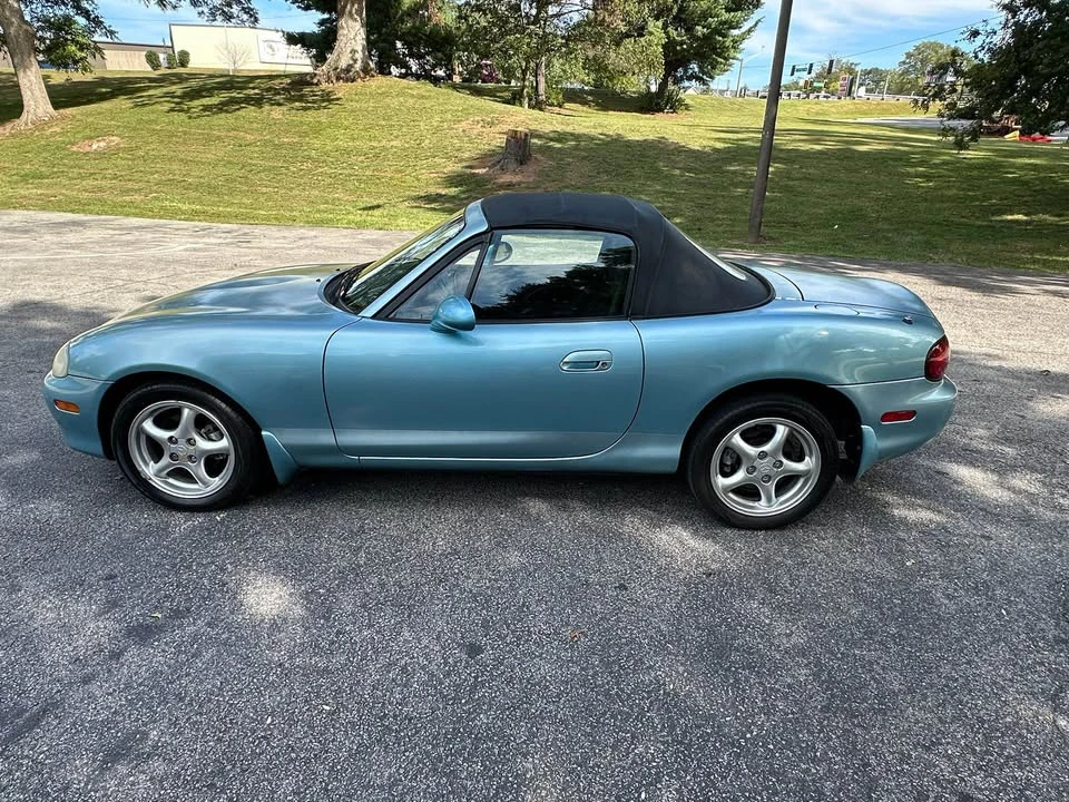 2001 Mazda NB MX-5 Miata - Image 5 of 14