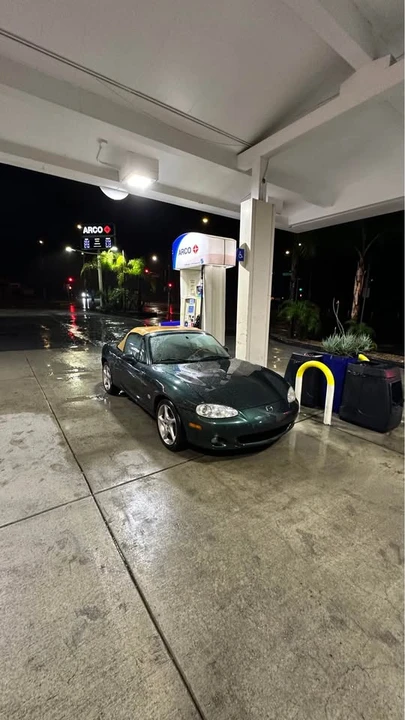2001 Mazda NB MX-5 Miata - Image 5 of 11