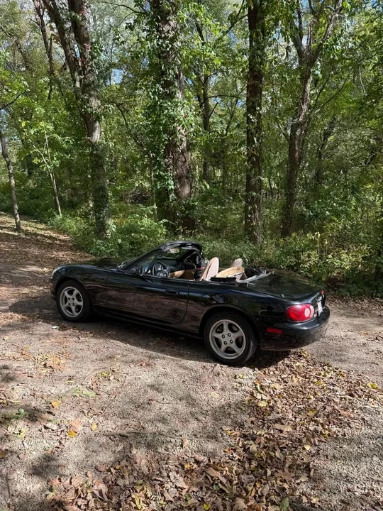 2001 Mazda NB MX-5 Miata - Image 2 of 11