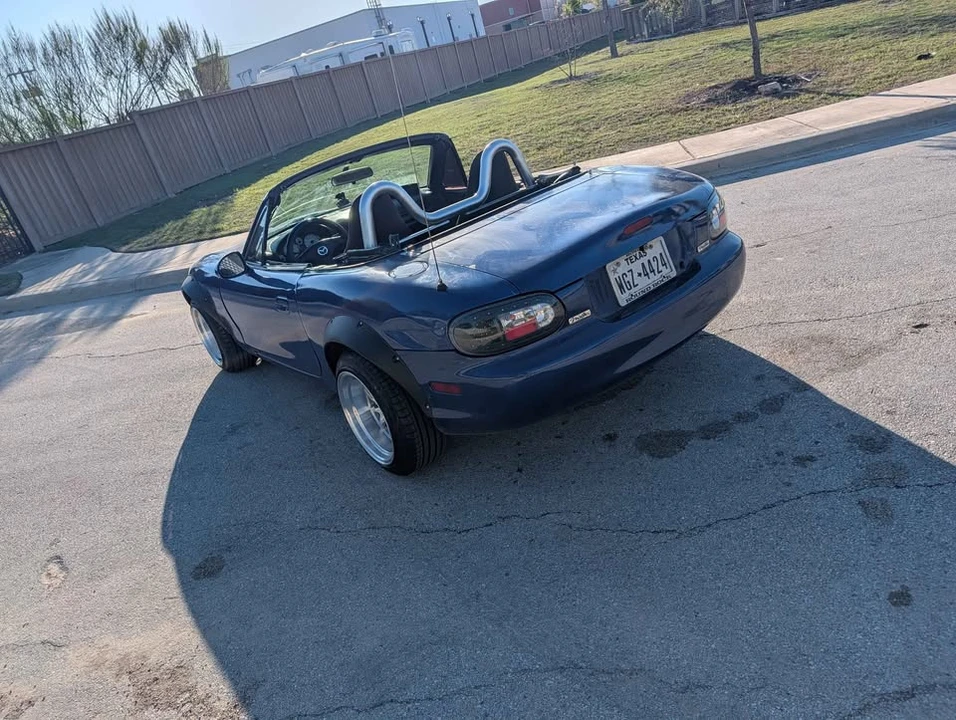 2001 Mazda NB MX-5 Miata - Image 4 of 9