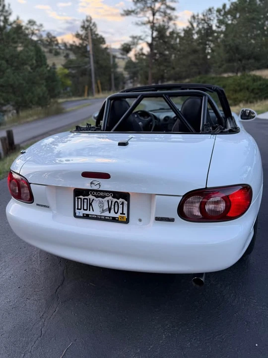 2001 Mazda NB MX-5 Miata - Image 4 of 16