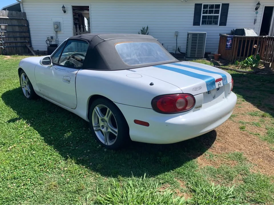 2001 Mazda NB MX-5 Miata - Image 5 of 11