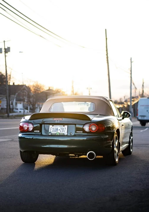 2001 Mazda NB MX-5 Miata - Image 4 of 9