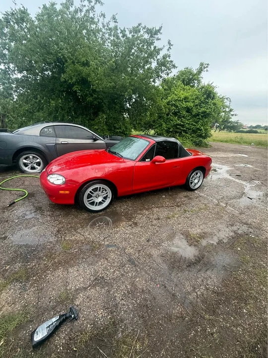 2001 Mazda NB MX-5 Miata - Image 2 of 9