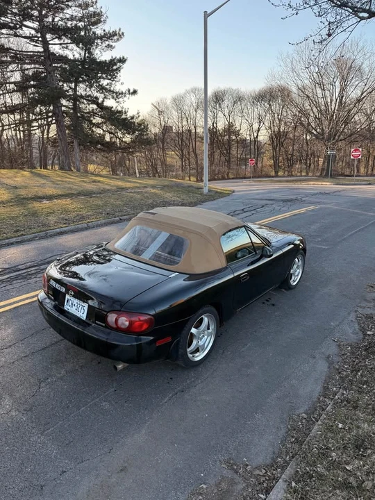 2001 Mazda NB MX-5 Miata - Image 2 of 12