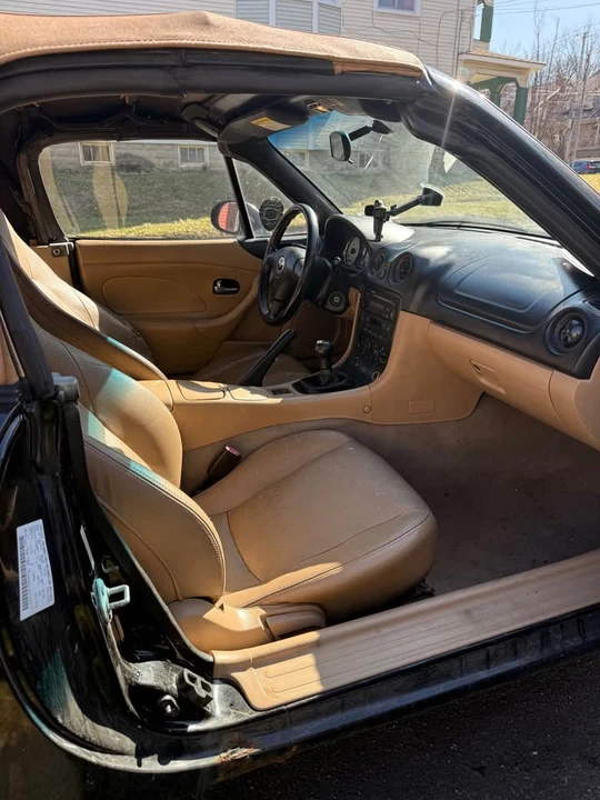 2001 Mazda NB MX-5 Miata - Image 5 of 12