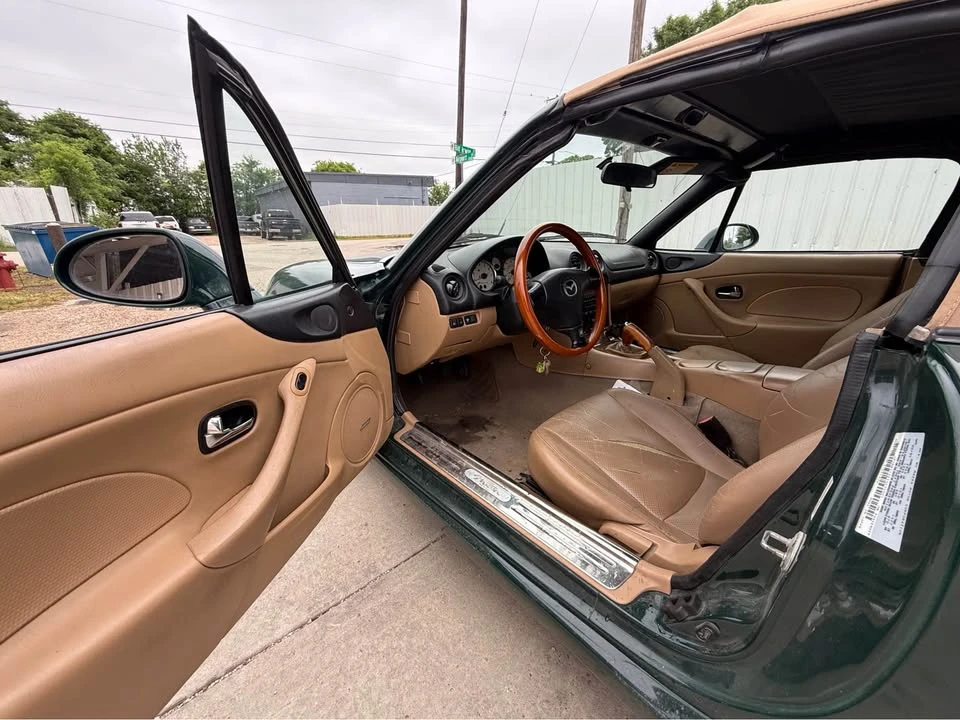 2001 Mazda NB MX-5 Miata - Image 11 of 14