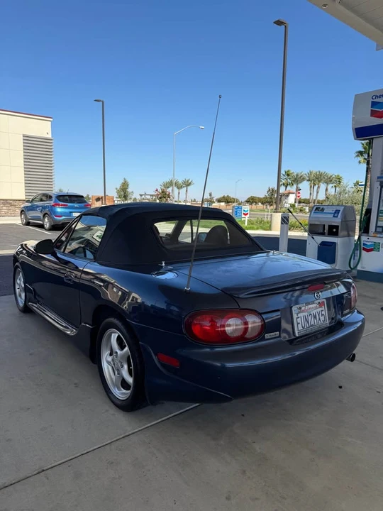 2001 Mazda NB MX-5 Miata - Image 2 of 16