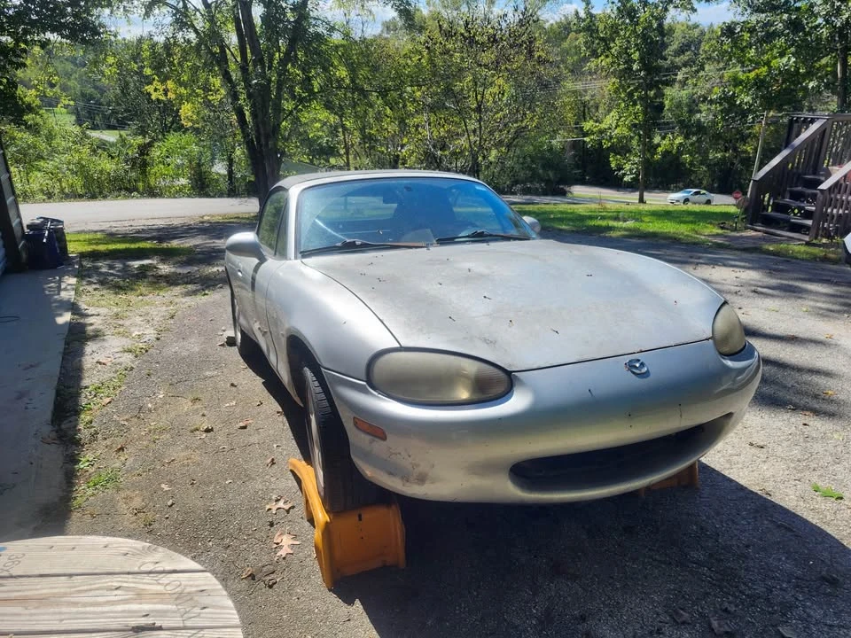 2001 Mazda NB MX-5 Miata - Image 4 of 10