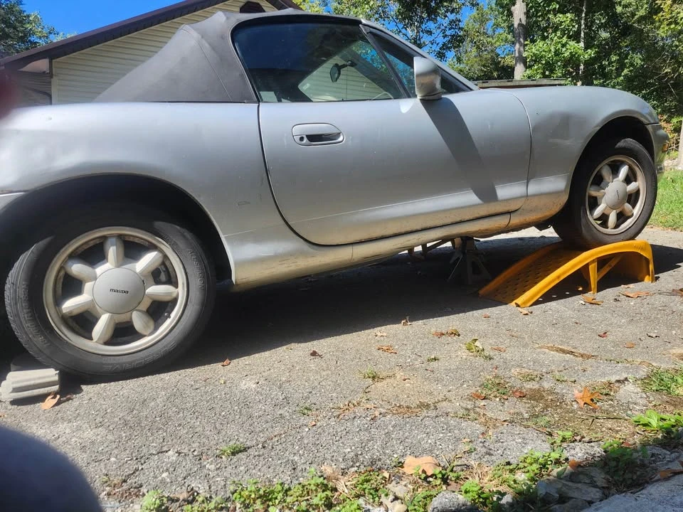 2001 Mazda NB MX-5 Miata - Image 2 of 10