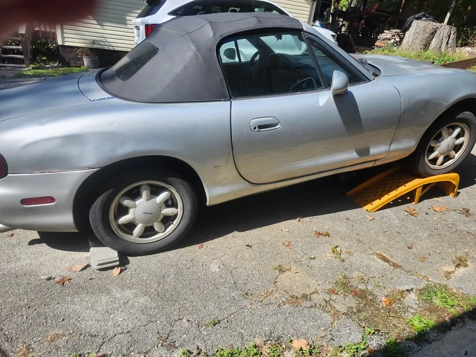 2001 Mazda NB MX-5 Miata - Image 3 of 10