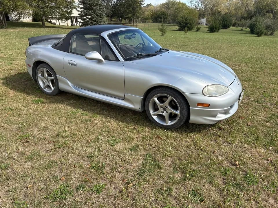 2001 Mazda NB MX-5 Miata - Image 4 of 7