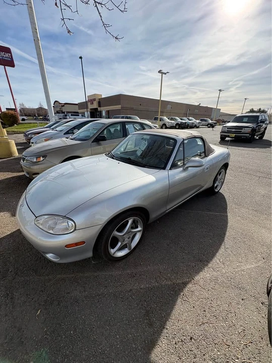 2001 Mazda NB MX-5 Miata - Image 2 of 5