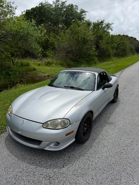 2001 Mazda NB MX-5 Miata - Image 5 of 9